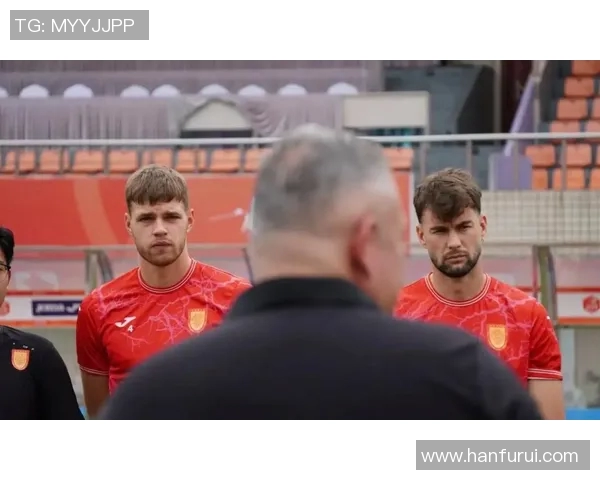 世界足球巨星同场竞技激烈对抗精彩纷呈,球迷热血沸腾的巅峰对决 世界足球巨星同场竞技激烈对抗精彩纷呈,球迷热血沸腾的巅峰对决