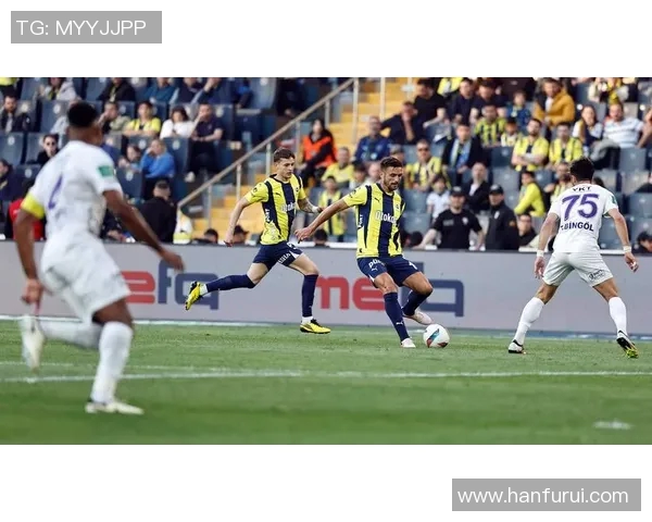 足球球星解约内幕曝光引发转会风波未来去向备受球迷关注